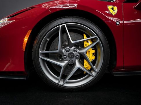Used 2021 Ferrari F8 Tributo RWD image 12