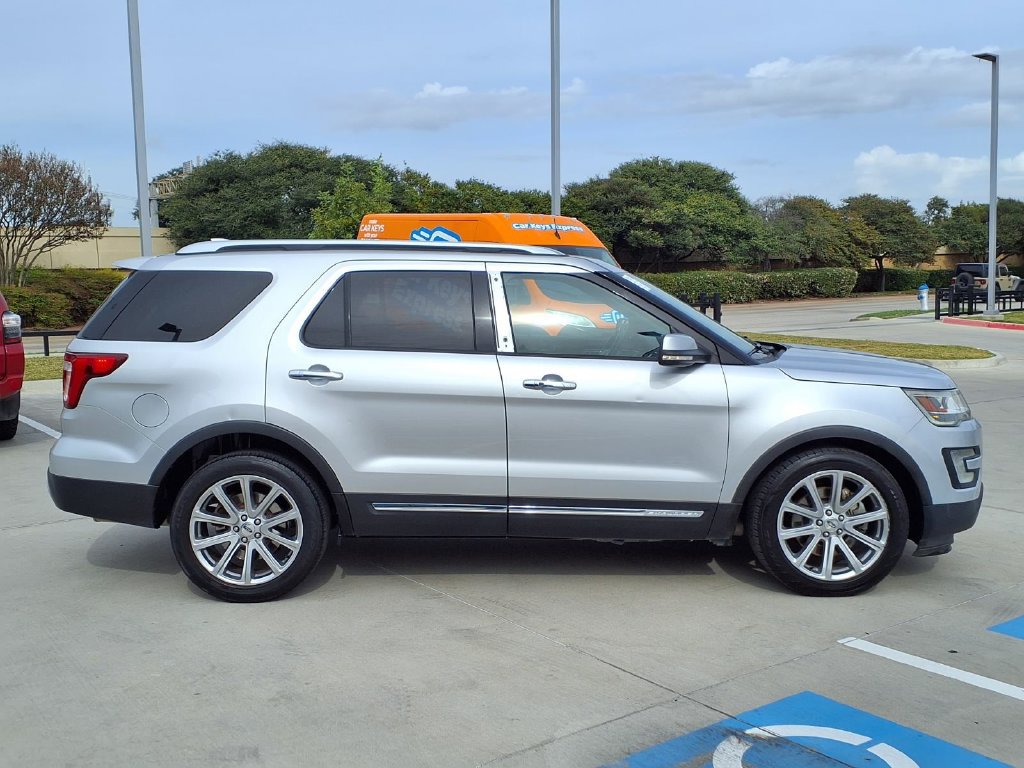 Used 2017 Ford Explorer Limited FWD image 2