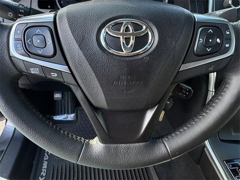 Used 2015 Toyota Camry XSE image 19