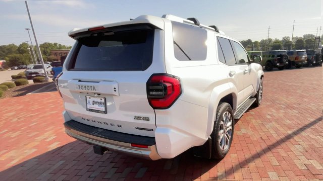 Used 2025 Toyota 4Runner Limited AWD/4WD image 9