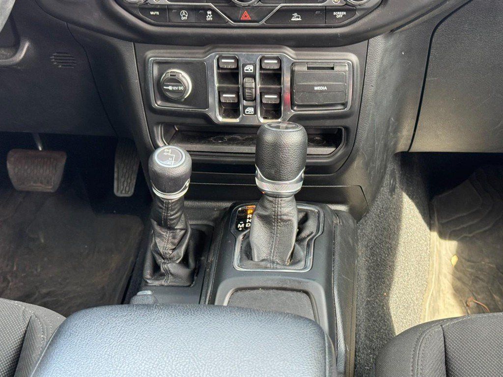 Used 2022 Jeep Wrangler Unlimited Sport AWD/4WD image 17