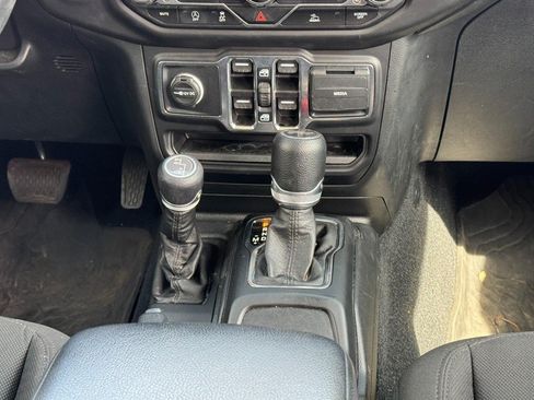 Used 2022 Jeep Wrangler Unlimited Sport AWD/4WD image 17