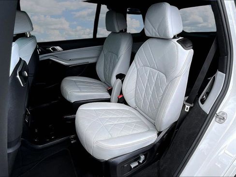 Used 2023 BMW X7 xDrive40i w/ M Sport Package AWD/4WD image 21