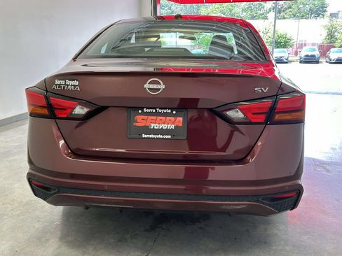 Used 2024 Nissan Altima 2.5 SV FWD image 4
