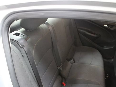Used 2018 Chevrolet Cruze LS FWD image 9