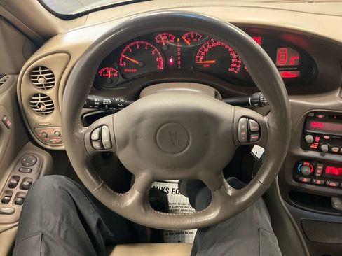 Used 2001 Pontiac Bonneville SLE FWD image 16