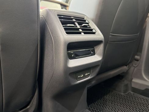 Used 2025 Volkswagen Tiguan SEL R-Line image 33