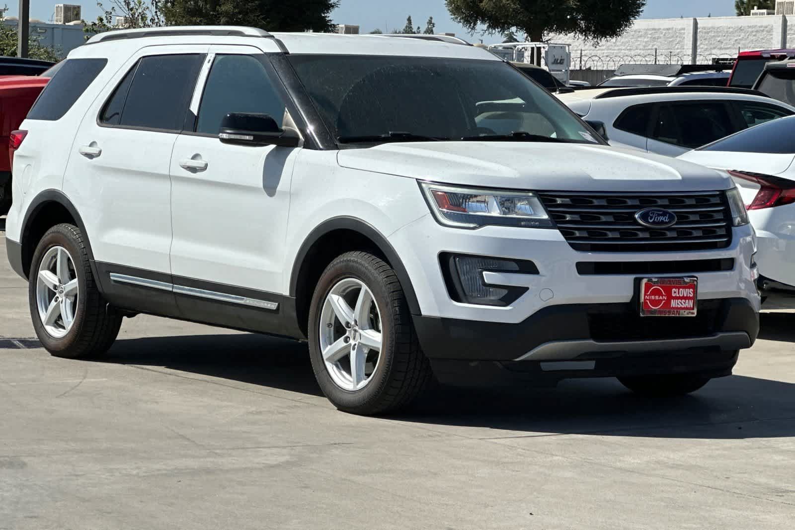 Used 2017 Ford Explorer XLT AWD/4WD image 10