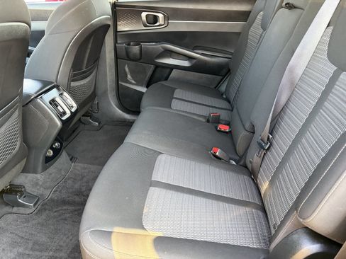 Used 2021 Kia Sorento LX AWD/4WD image 18