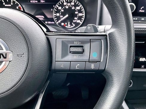 Used 2021 Nissan Rogue SV image 21