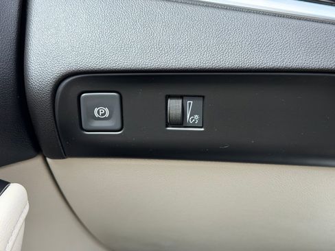 Used 2023 Buick Enclave Essence w/ Experience Buick Package AWD/4WD image 12