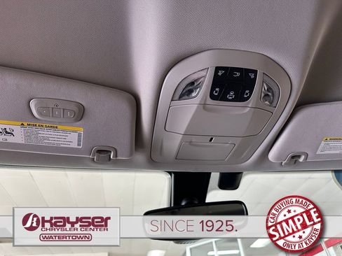 Used 2020 Chrysler Pacifica Touring-L FWD image 34