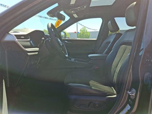 Used 2024 Jeep Grand Cherokee L Altitude AWD/4WD image 14