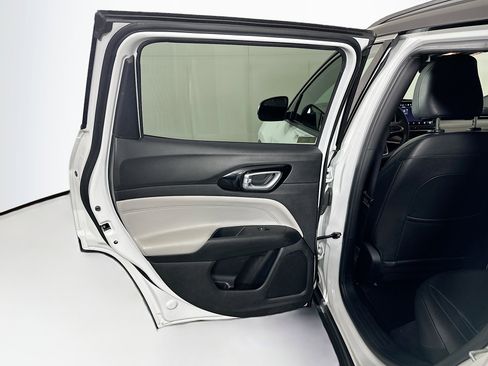 Used 2025 Jeep Compass Limited image 25