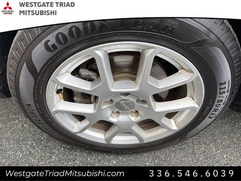 Used 2019 Jeep Renegade Latitude image 4