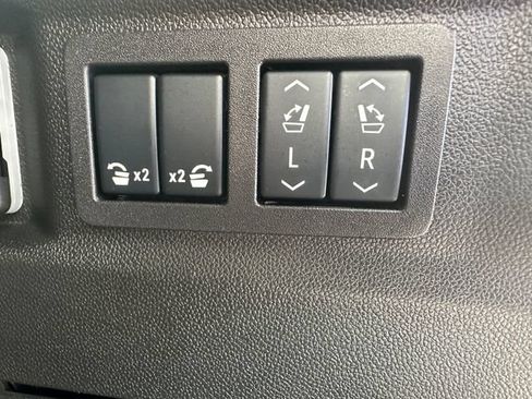 Used 2025 GMC Yukon AT4 w/ AT4 Premium Plus Package AWD/4WD image 24