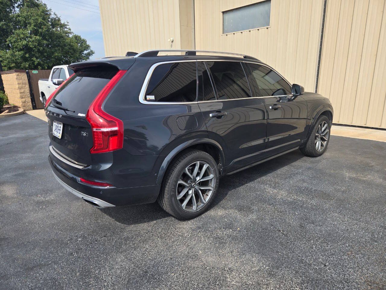 Used 2017 Volvo XC90 T6 Momentum w/ Vision Package AWD/4WD image 6