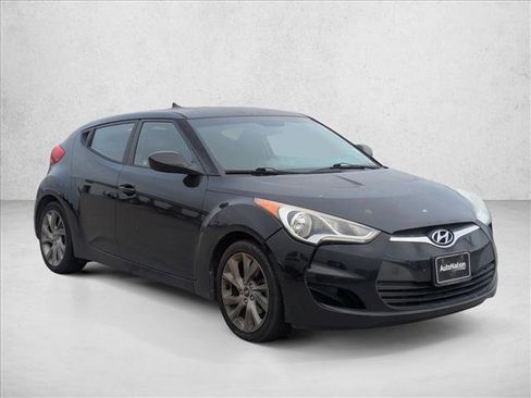 Used 2016 Hyundai Veloster image 2