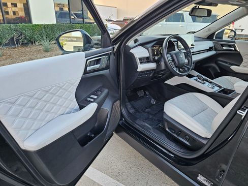 Used 2024 Mitsubishi Outlander SEL image 15