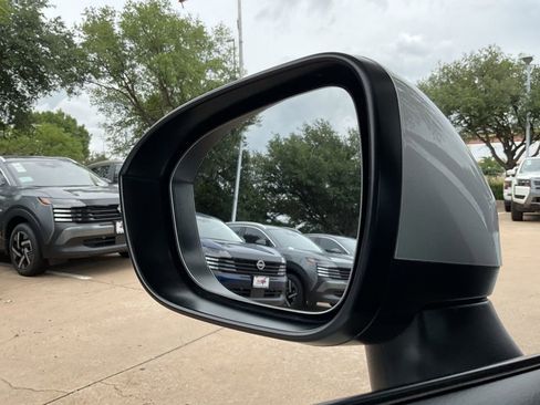 Used 2025 Nissan Rogue SV FWD image 18