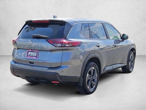 Used 2025 Nissan Rogue SV FWD image 5