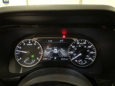Used 2024 Nissan Pathfinder SL w/ Black Appearance Package AWD/4WD image 15