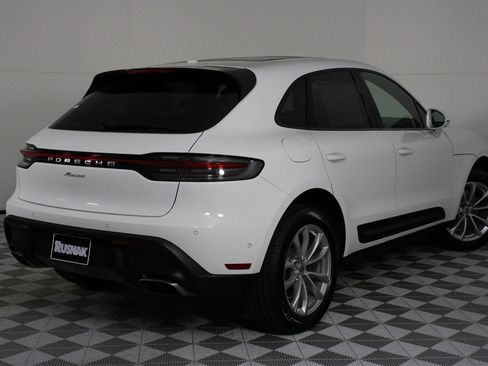 Used 2025 Porsche Macan image 7