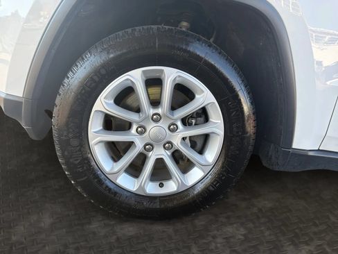 Used 2022 Jeep Grand Cherokee Laredo E AWD/4WD image 33