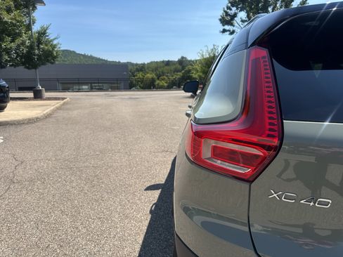 Used 2023 Volvo XC40 Recharge Ultimate w/ Protection Package Premier AWD/4WD image 6