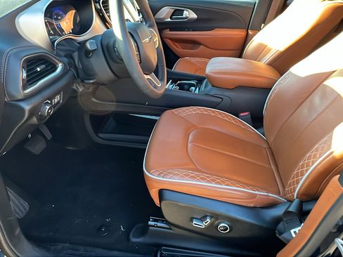 Used 2024 Chrysler Pacifica Pinnacle image 17