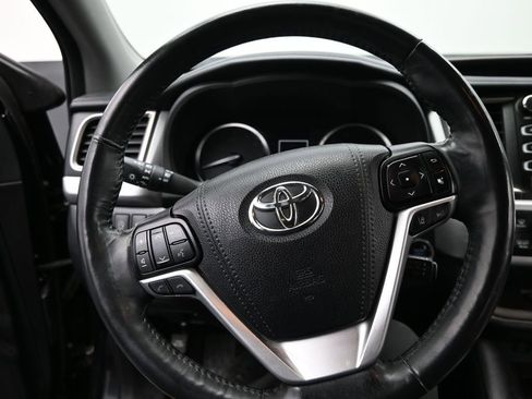 Used 2018 Toyota Highlander Limited Platinum image 16