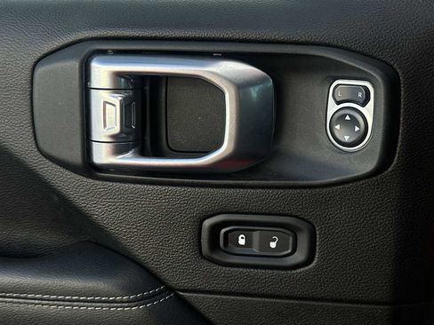 Certified 2020 Jeep Gladiator Overland image 15