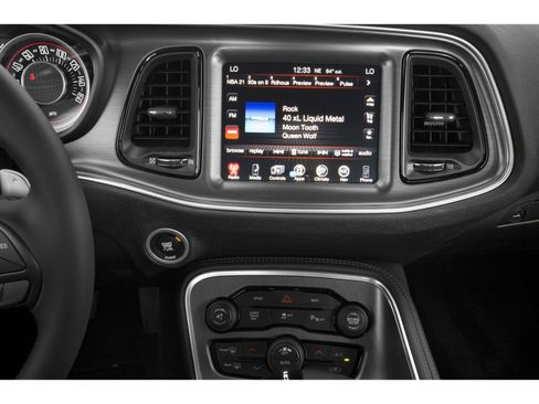 Used 2015 Dodge Challenger SXT image 39