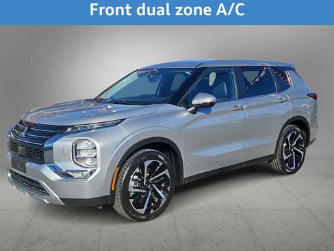 Used 2024 Mitsubishi Outlander SE image 6