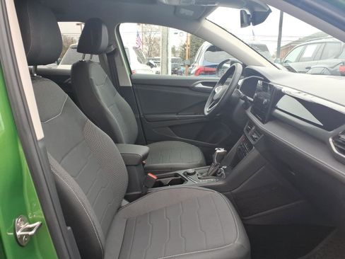 Used 2025 Volkswagen Taos SE image 10