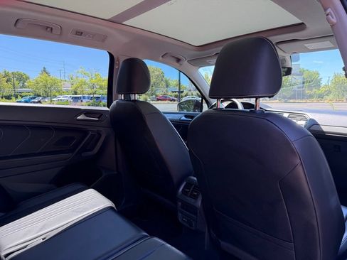 Used 2022 Volkswagen Tiguan SE AWD/4WD image 19