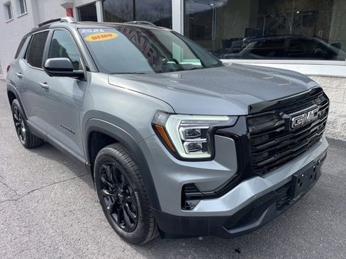 Used 2026 GMC Terrain Elevation w/ Elevation Premium Package image 2