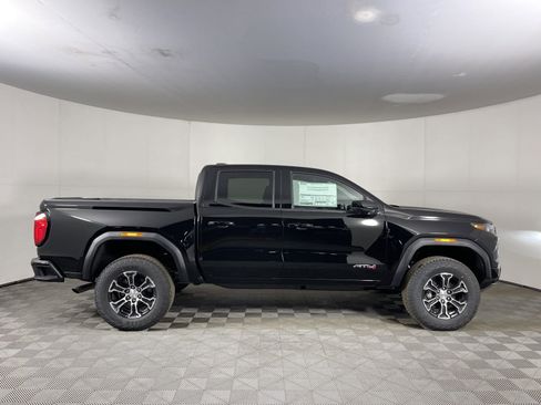 Used 2024 GMC Canyon AT4 w/ Technology Package image 5