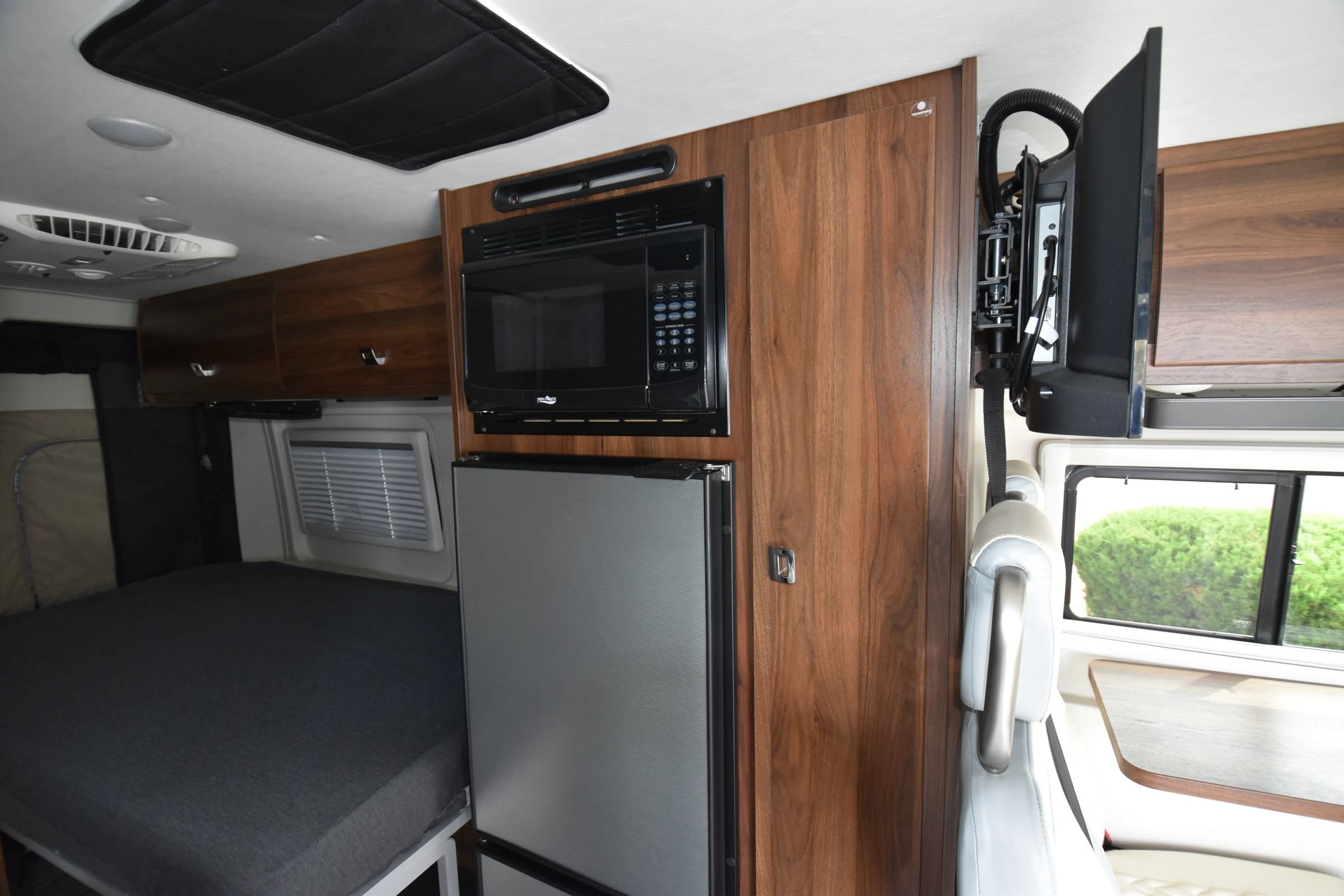 Used 2021 RAM ProMaster 3500 w/ Premium Appearance Group FWD image 15