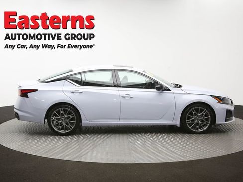 Used 2023 Nissan Altima 2.0 SR FWD image 46