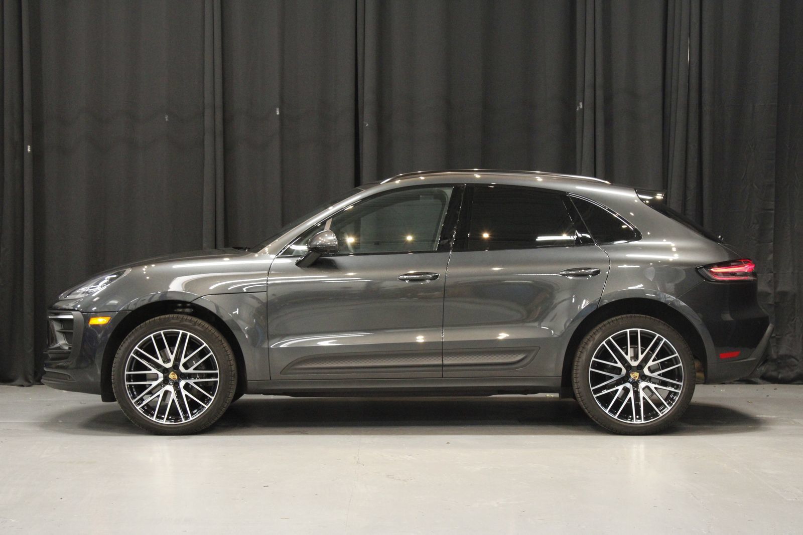 Certified 2026 Porsche Macan AWD/4WD image 2