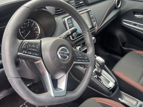 Certified 2022 Nissan Versa SR w/ Convenience Package image 2