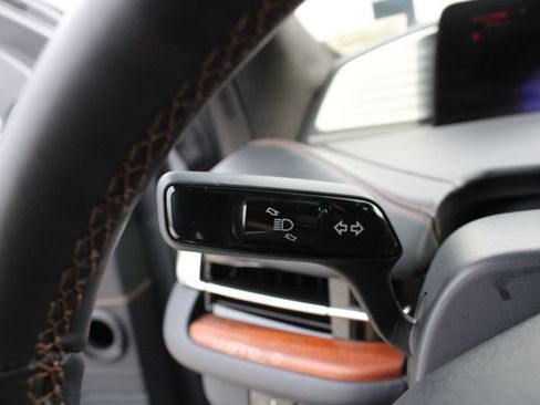 Used 2025 Lincoln Navigator Black Label AWD/4WD image 9