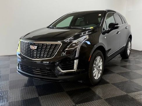 Used 2025 Cadillac XT5 Luxury w/ LPO, Floor Liner Package FWD image 6