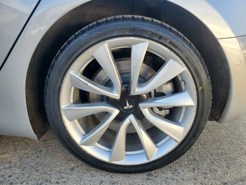 Used 2018 Tesla Model 3 Long Range RWD image 51