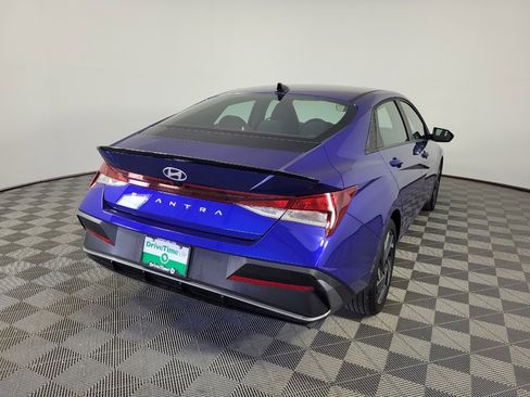 Used 2025 Hyundai Elantra Sport FWD image 9