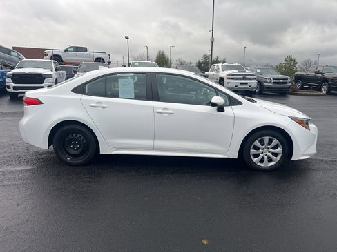 Used 2022 Toyota Corolla LE image 4