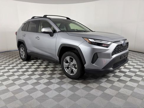 Used 2022 Toyota RAV4 XLE image 1