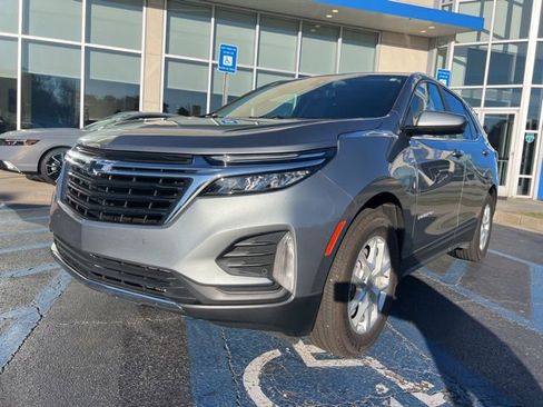 Used 2024 Chevrolet Equinox LT image 2