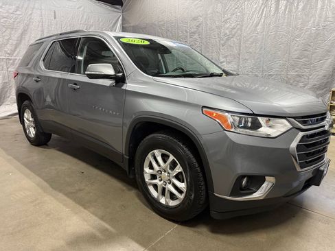 Used 2020 Chevrolet Traverse LT w/ LPO, Floor Liner Package AWD/4WD image 1